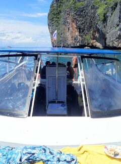 sunrise-divers-private-speedboat-PhiPhiIslands-at-anchor